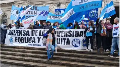 A 300 días de la ley, la UNL se abraza en un reclamo que no pide aumento