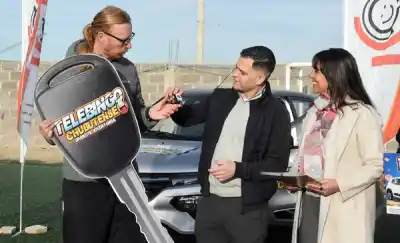 Compró un cartón para colaborar y se llevó el auto 0KM: la reacción del ganador