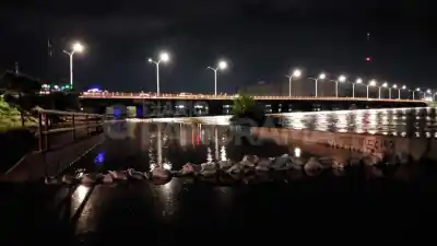 El Río Dulce se desborda en Santiago: el agua superó todas las defensas y obligó a medidas extremas