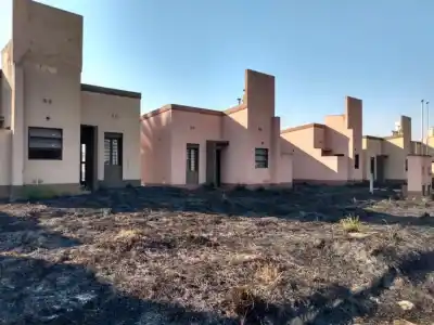 Cobraba millones por casas que nunca entregaba: la insólita fachada que usó para engañar a sus víctimas