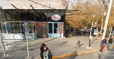Robaron cables en pleno centro de Mendoza y las cámaras lo captaron todo