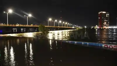 El Río Dulce se desborda: las imágenes que muestran la fuerza del agua en la costanera santiagueña