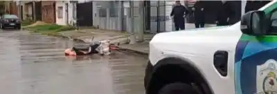 Misterio en Corrientes: un ciclista murió en plena calle y aún no saben quién era