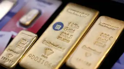El oro repunta con fuerza tras el freno del dólar y la pausa en los bonos