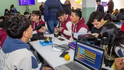 Camino a Corea del Sur: dos escuelas catamarqueñas se quedaron con la semifinal de robótica