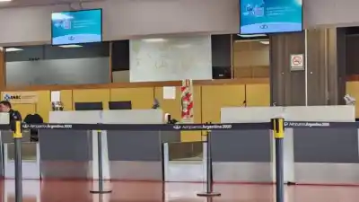 El mensaje de WhatsApp que dejó sin trabajo a empleados de Flybondi en Posadas
