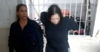 Embistió a la policía y terminó detenida: el insólito episodio en Quilmes que terminó en caos
