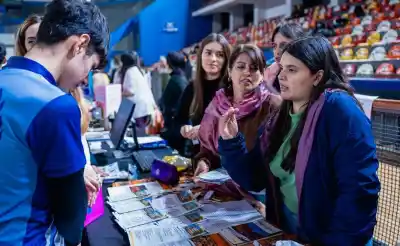 Descubren que más de la mitad de las carreras en la feria educativa son gratuitas y los estudiantes no lo sabían