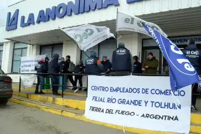La Anónima comenzó a despedir: 5 cesantías en un día y el gremio ya prepara protestas
