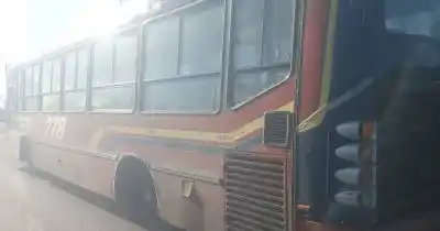 Un colectivo de la línea 278 quedó varado en el puente 14 de Agosto y el tránsito colapsó