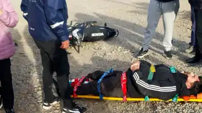 Impactante choque en Caleta Olivia: dos heridos y un auto que desapareció misteriosamente