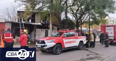 Explotó un caloventor, el fuego consumió su casa y encontraron un arma