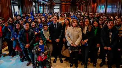 El plan del Gobierno que llevó a estudiantes del interior a recorrer Santiago: qué vieron y quién los recibió
