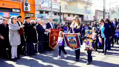 Emotivo homenaje a San Martín en La Banda: qué pasó en la Plazoleta que conmovió a todos