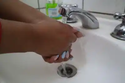 La bacteria que se esconde en tu cocina: cómo evitar el SUH antes de que llegue a tu mesa