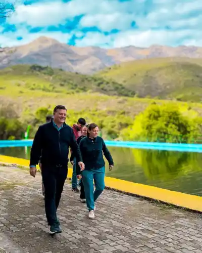 El presidente de Córdoba Turismo recorrió Los Hornillos y dejó una promesa para el pueblo