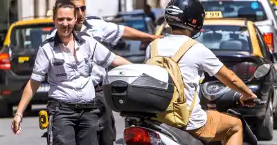 Patentes adulteradas: la medida que podría cambiar las reglas para autos y motos en Rosario