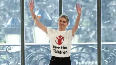 La pasarela de París se tiñe de activismo: el inesperado homenaje de una diseñadora uruguaya que dejó a todos pensando
