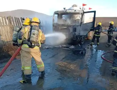 Alerta en Río Grande: un camión de gas comenzó a arder y evacuaron a vecinos