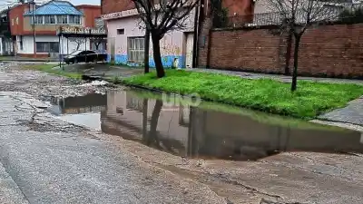 El socavón de Barranquitas que nadie arregla: lleva 20 años y los vecinos ya no saben qué hacer