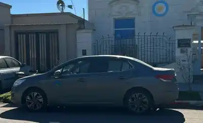 La intendenta dejó su auto en el Concejo y la oposición avanzó con el proyecto de vehículos oficiales