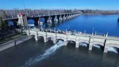 El agua volvió a correr: el Dique Ballester inauguró la temporada de riego en el Alto Valle