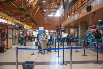 Le cancelaron el vuelo a Madrid, tardaron meses en devolverle el dinero y la Justicia lo indemnizó