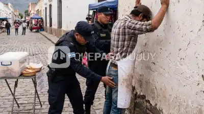 Se hacía pasar por vendedor de empanadas y cayó con un arma casera: el insólito hallazgo