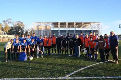 El gobernador Poggi se metió en las canchas y vivió la fiesta del fútbol de los empleados públicos