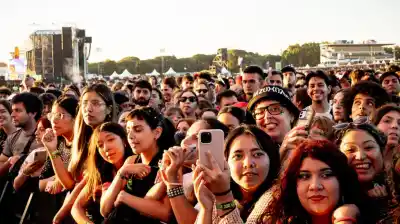 Lollapalooza 2026: El segundo día arrancó con un cambio que pocos notaron y los shows más esperados