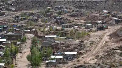 Mordida por un dogo en Neuquén: la víctima revela que el animal sigue suelto y ya intentó atacar a su padre con un bebé en brazos