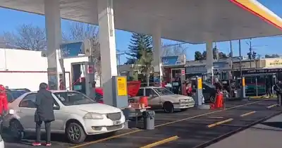 El GNC se agota en dos horas: la pesadilla diaria de taxistas y remiseros en La Plata