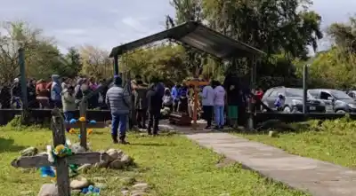 El último adiós a don Julián: un pueblo entero lo despidió entre lágrimas y fe