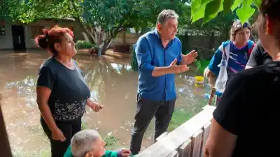 El río no da tregua: así fue el intenso operativo para contener la emergencia en un barrio de Banda