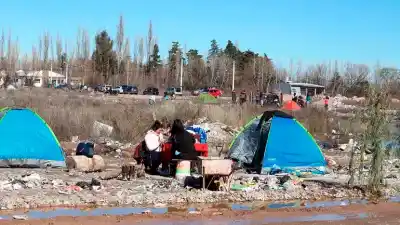 Orden de desalojo en Neuquén: qué pasará con las familias que ocuparon un terreno privado