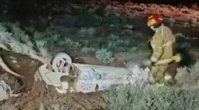 Volcó en la Ruta 17: el dramático momento que vivió un conductor en Plaza Huincul
