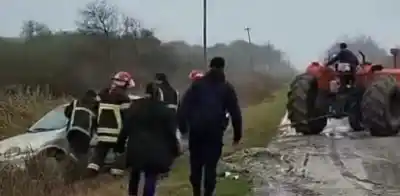 El susto que vivieron tres docentes en la Ruta 126: el auto terminó fuera de la calzada
