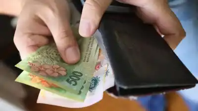 Convocan al Consejo del Salario en plena caída de los ingresos: ¿alcanzará para frenar la licuación?