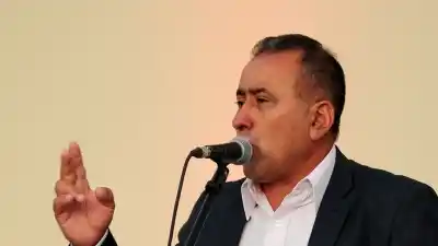 “Hay que pensar en la bandera y no en el abanderado”: la propuesta de Santillán para la UCR