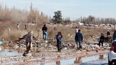 El plazo corre: las familias del terreno tomado en Neuquén resisten y la Policía ya tiene la orden de desalojar