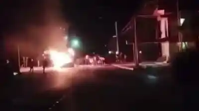 Noche de furia en Cuba: asaltan e incendian sede del Partido Comunista en medio de protestas