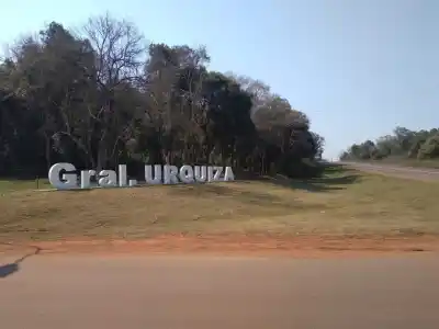72° aniversario de General Urquiza: desfile cívico-militar, presencia del gobernador y un plan de viviendas que no se detiene