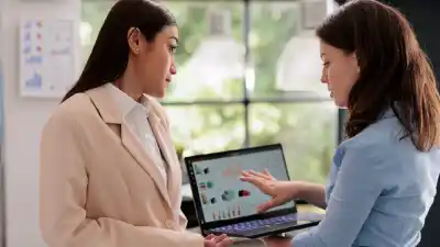 La respuesta que buscas en un clic: ¿por qué el asesoramiento profesional sigue siendo clave?