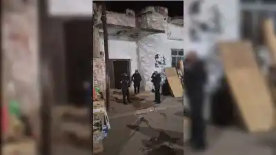 Arriesgó su vida para rescatar a su hija de un incendio y la Policía tuvo que custodiar el lugar por intento de saqueo