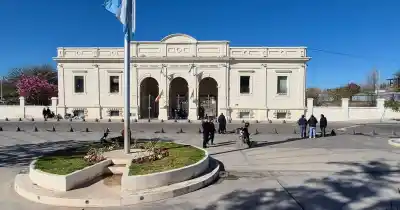 Desesperado por trabajo: amenazó con hacerse daño en pleno Palacio Municipal