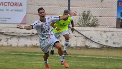 El Dino recupera a su goleador: Jeldres vuelve a Maronese para el Regional Amateur