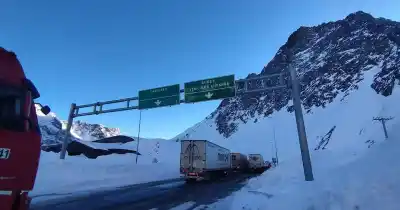 Cruce masivo de camiones: el Paso Los Libertadores volvió a operar y ya ingresaron 600 transportes