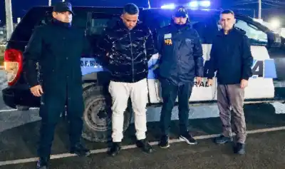 Un dominicano condenado por drogas fue expulsado del país: el operativo que terminó en Ezeiza