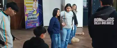 Aprender a salvar vidas: así capacitan a estudiantes en Villa Dolores