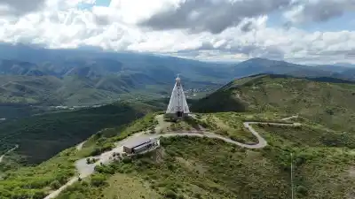 La gigante de Catamarca: la Virgen del Valle que desafía el cielo en la ruta a El Rodeo